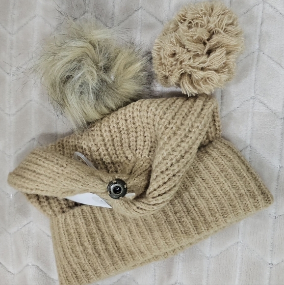 Detachable or Interchangeable Two Pom Beanie Cuffed Winter Knit Hat in Tan NWT - Picture 5 of 7